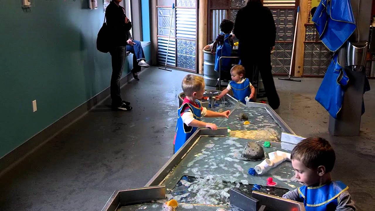 More Water Play at Children's Museum - YouTube