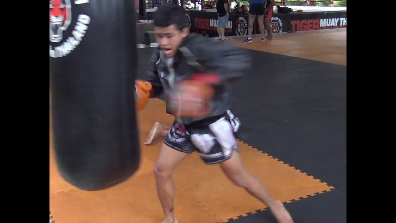 Nuapet working the bag ahead of 20,000 baht fight