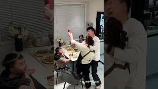 摇过的啤酒怎么开不喷#人类幼崽迷惑行为大赏 #搞笑一家人