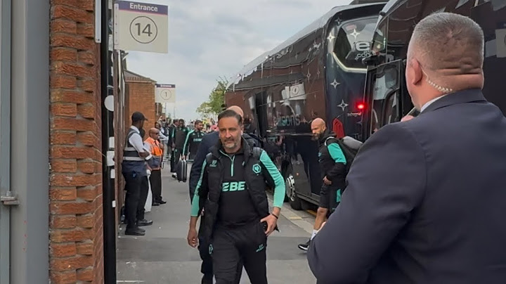 Wolverhampton bus Vitor Pereira Matheus Cunha Wolves Mascot & Match referee arrival Selhurst Park 🦅