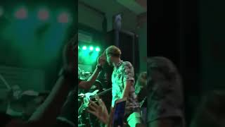 Story viral lagu manut dalane
