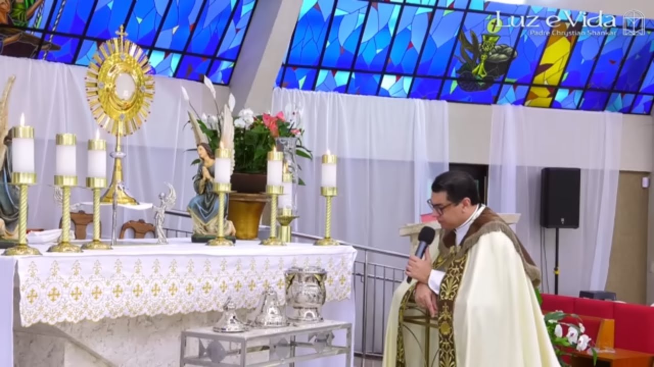 AMAR A DEUS QUE NÃO VEMOS E NÃO AMAR O IRMÃO QUE VEMOS? COMO ASSIM?  -  PADRE CHRYSTIAN SHANKAR