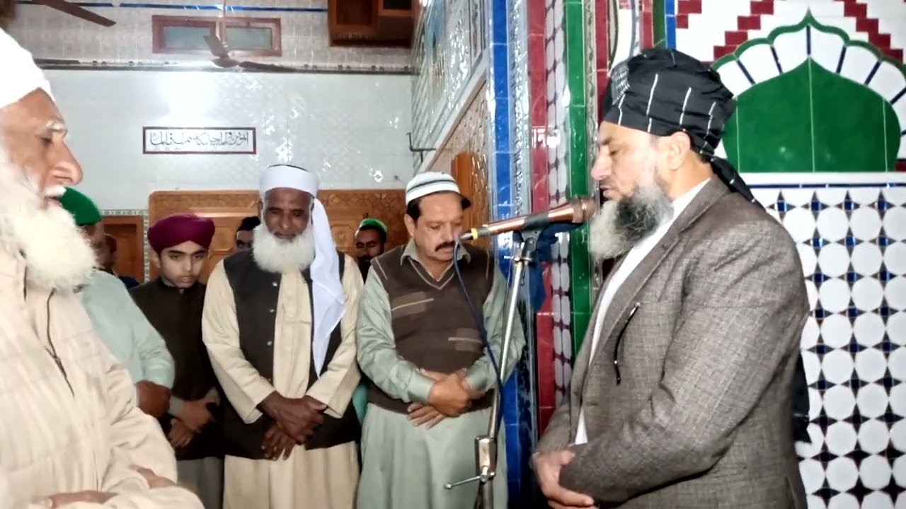 نبی کریم صلی اللہ علیہ وسلم کی بارگاہ میں پیر سید اسرار حسین بخاری شاہ صاحب سلام پیش کرتے ہوئے