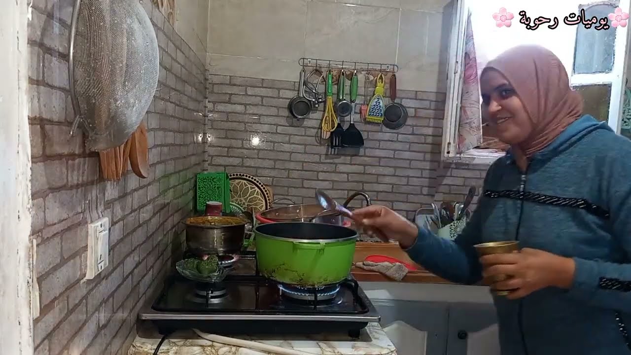 عشويتي فالكوجينة أنا و ميمتي ❤️ دبارة للعشاء روز بالصوص 🍲