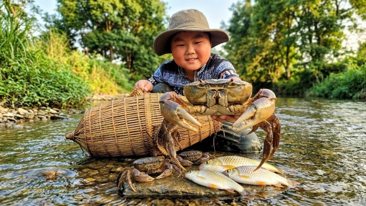 Traditional Bamboo Trap Catch & Village Frying | Peaceful Rural Boy ...