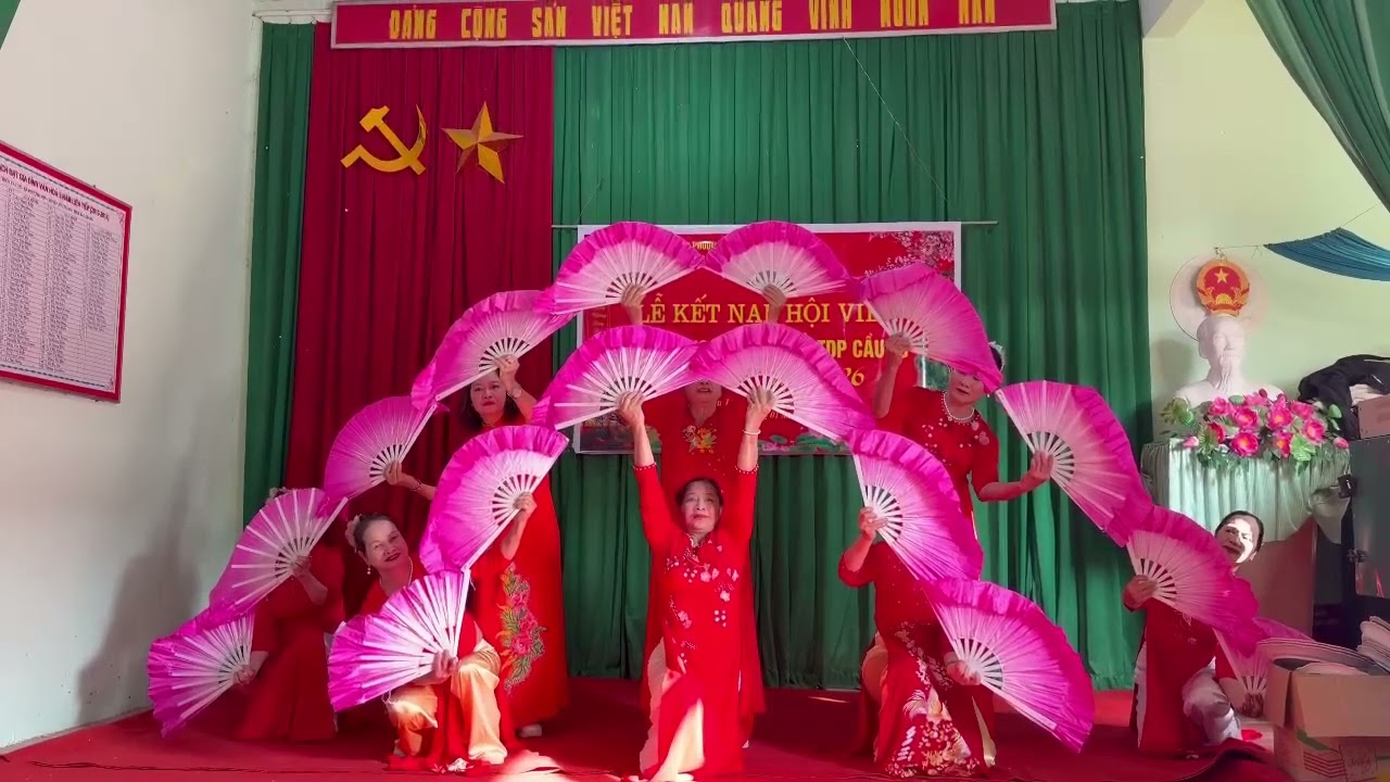 Đội Văn Nghệ Tổ Dân Phố Cầu Từ , Múa Bài Hát Quê Hương Nghĩa Mẹ Tình Cha.