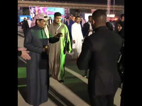 عبدالله السدحان يرد ع واحد قاله محد يصور معك