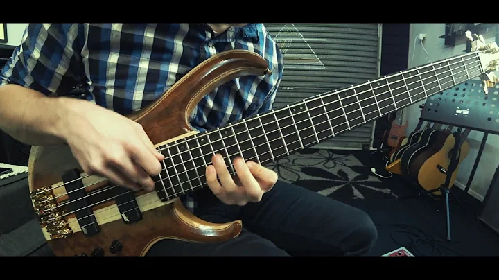 6-String Bass solo and groove - Jamie Simms