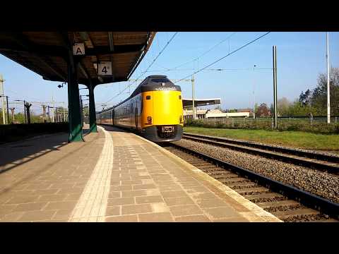 9-baks ICMm vertrekt uit station Deventer