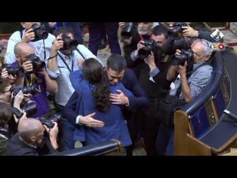 Pedro Sánchez recibe las felicitaciones tras su nombramiento como presidente