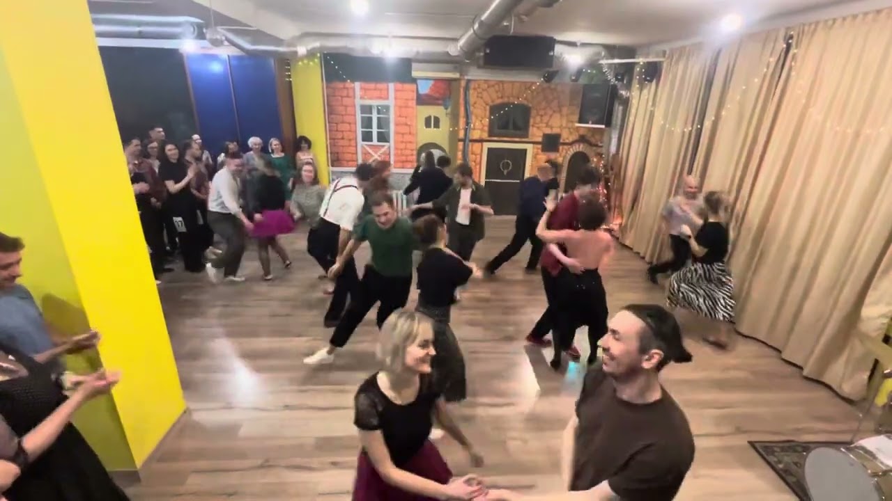 Christmas 2023. Lindy Hop Mix&Match ProAm. Prelims, for Pro, song 5