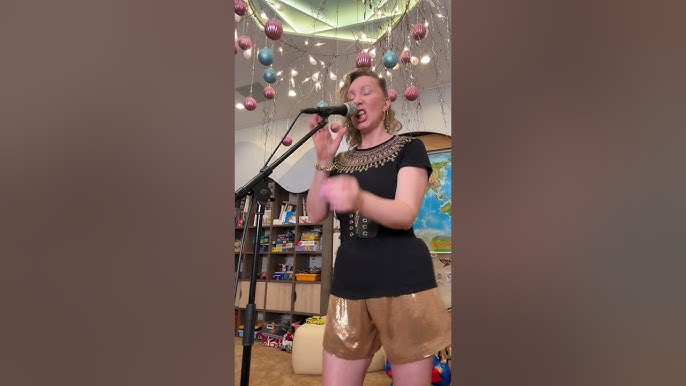 Әйелдердің жамбастары порнографиялық суреттер салған