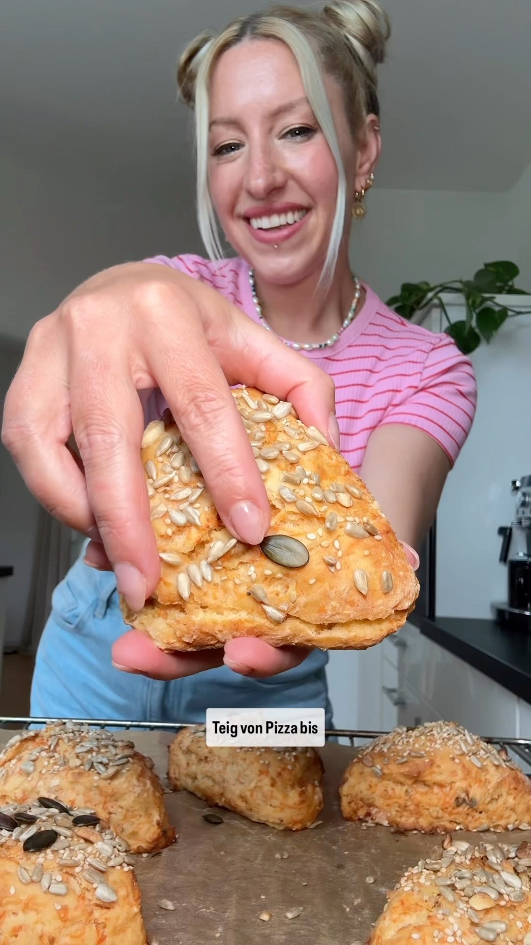 Karotten Walnuss Brötchen 😋 #rezept #ostern - YouTube Karotten Walnuss Brötchen 😋 #rezept #ostern - YouTube