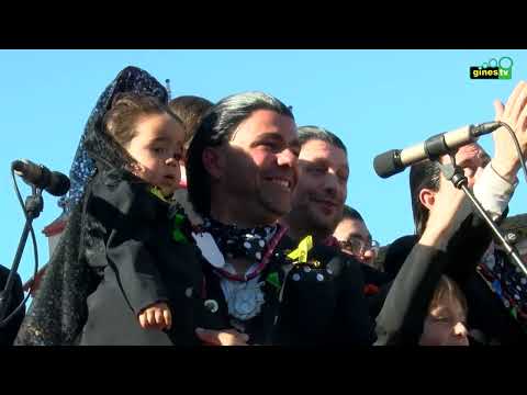 La chirigota del Bizcocho, ganadora del COAC 2026, llenó por completo la Plaza de España de Gines