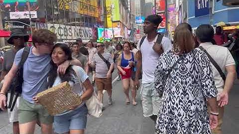 Thumbnail of [4K] 🇩🇴The Dominican Parade with Yailin La Más Viral. New York 2025 🇩🇴🎉 INSANE Energy & Culture