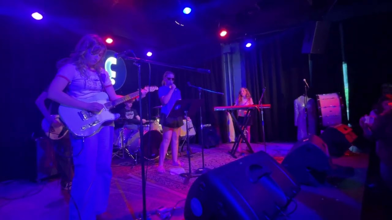 198 'Dreams' (the Cranberries) @ Nuci's Space Camp Amped 7 10 26