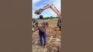 mobil besar terpuruk dijalan licin,sempit,becek,naik turun gunung
