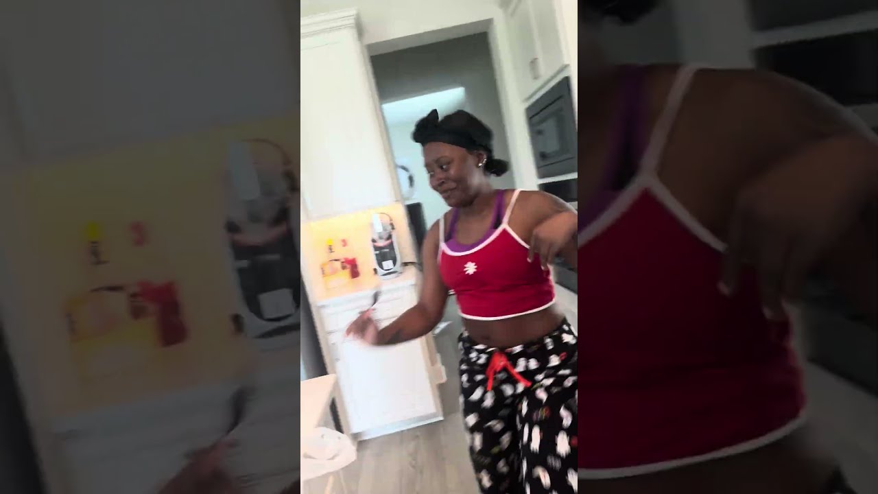 Mom Scare Girls With Blue Crab And They Do This Watch Til End Shorts