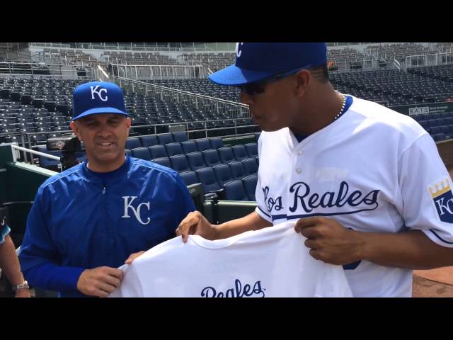 Royals unveil 'Los Reales' jerseys 