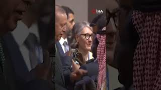 Hurbaşkanı Erdoğanın Suudi Arabistan Dışişleri Bakanı Ile Selamlaşması Dikkat Çekti.