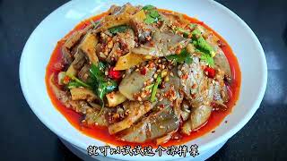 平菇除了煮汤和炒肉，还可以做凉拌平菇，拌出来香辣入味又下饭