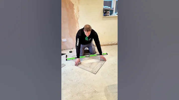 The quick and easy way to set out herringbone floor #diy #flooring #tips #herringbone #lvtflooring