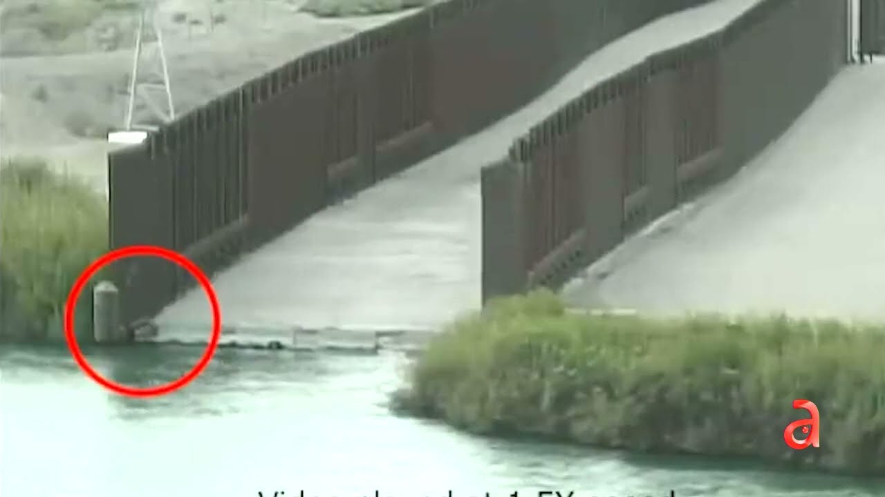 americateve | Cámara capta momento en que coyote abandona a niño de 1 año a orilla de río y regresa a México