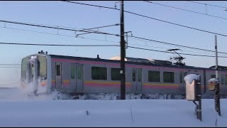 雪まみれのE129系B22編成【4K】信越本線上り422M長岡行き