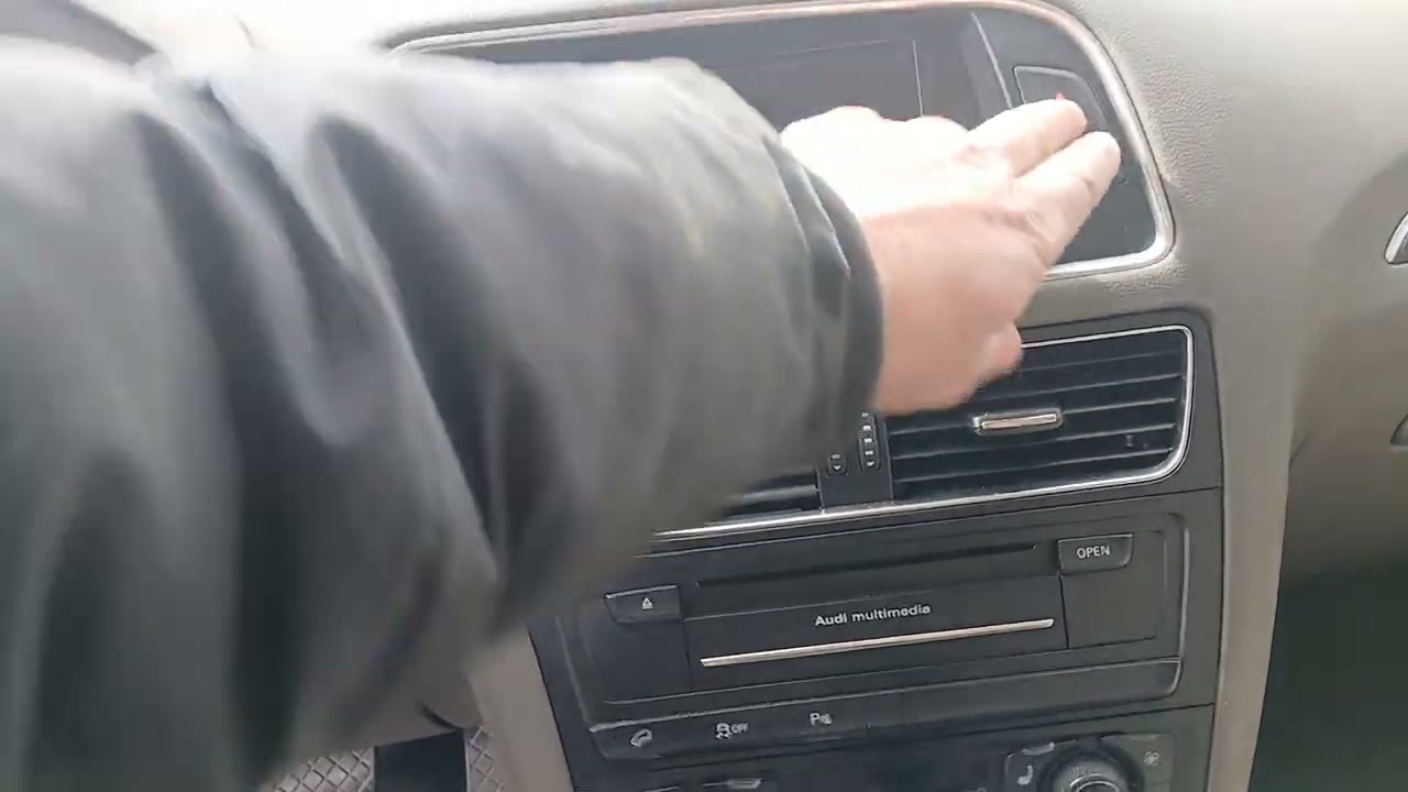 Как включить аварийную сигнализацию на Audi Q5 (2009–2017) | Расположение аварийной сигнализации