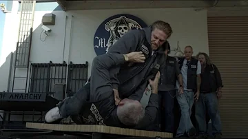 |Sons of Anarchy| Jax Beats up Clay