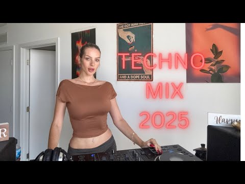She mixes #TECHNO drumcore | DjTabea