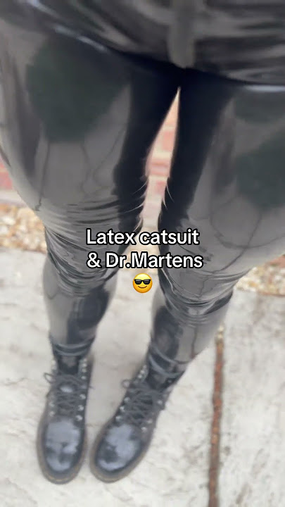 A classic look…🖤💛 #boots #fashion #shiny #shinyfashion #fyp #leggings #catsuit