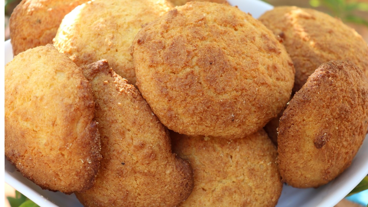 Bolacha de Fubá SEM trigo, polvilho e amido de milho desmancha na boca: a melhor RECEITA!