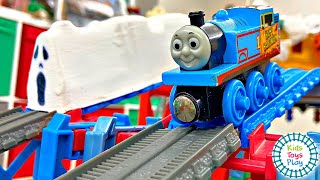 Thomas and Friends Halloween Superstation Speedway Train Races