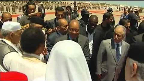 Gaddafi surfaces for truce meeting