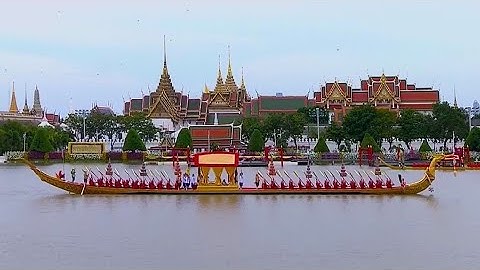 ในหลวง พระราชินี เสด็จฯพระราชกุศลถวายผ้าพระกฐิน