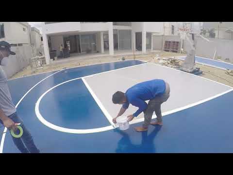 Aplicación de sistema mixto con acabado en poliuretano para cancha de basket.
