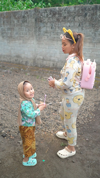 Emak nganterin kity sekolah #nabelldaily