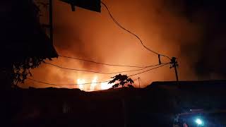 Ahi han uma iha Eis  Merkadu Comoro