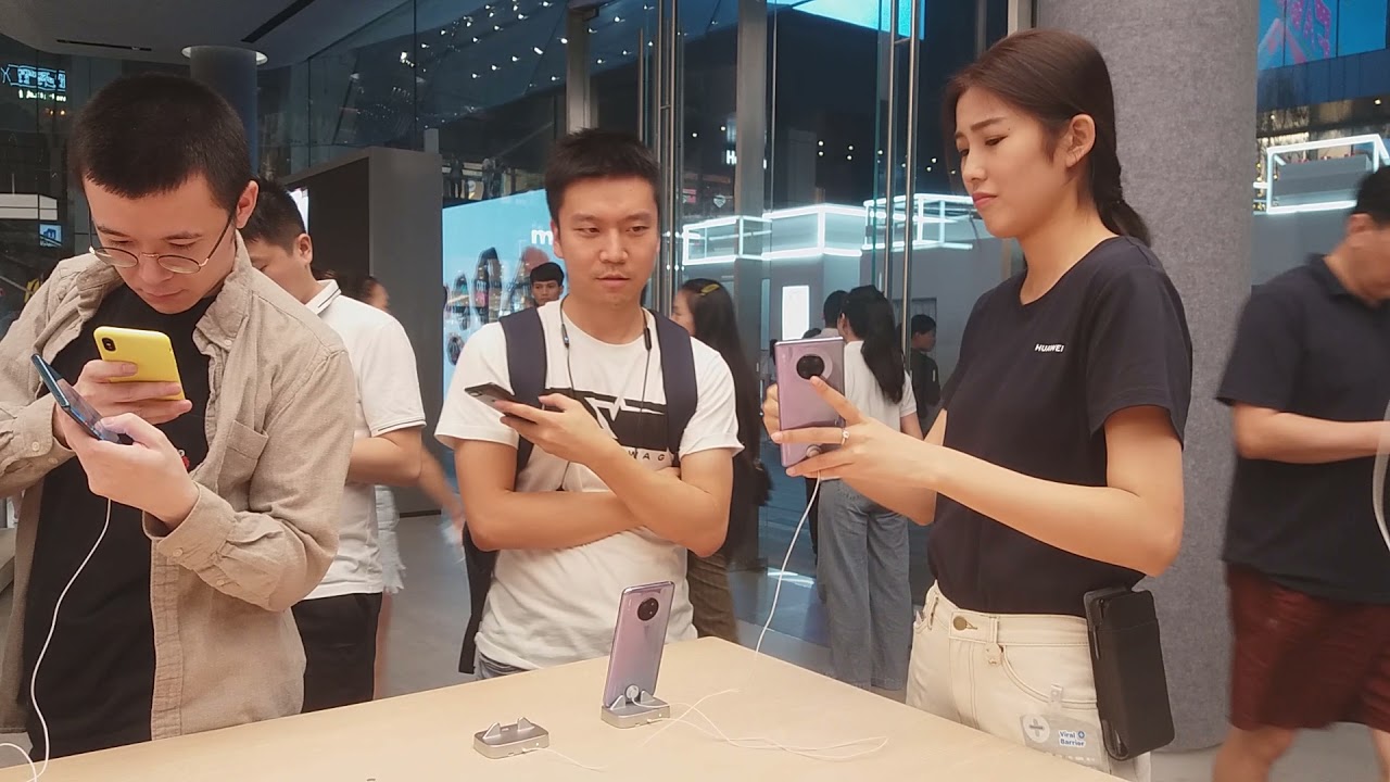 RECHI Provides Premium Mobile Phone Store Fixture Furniture For Electronic Store Interior Design