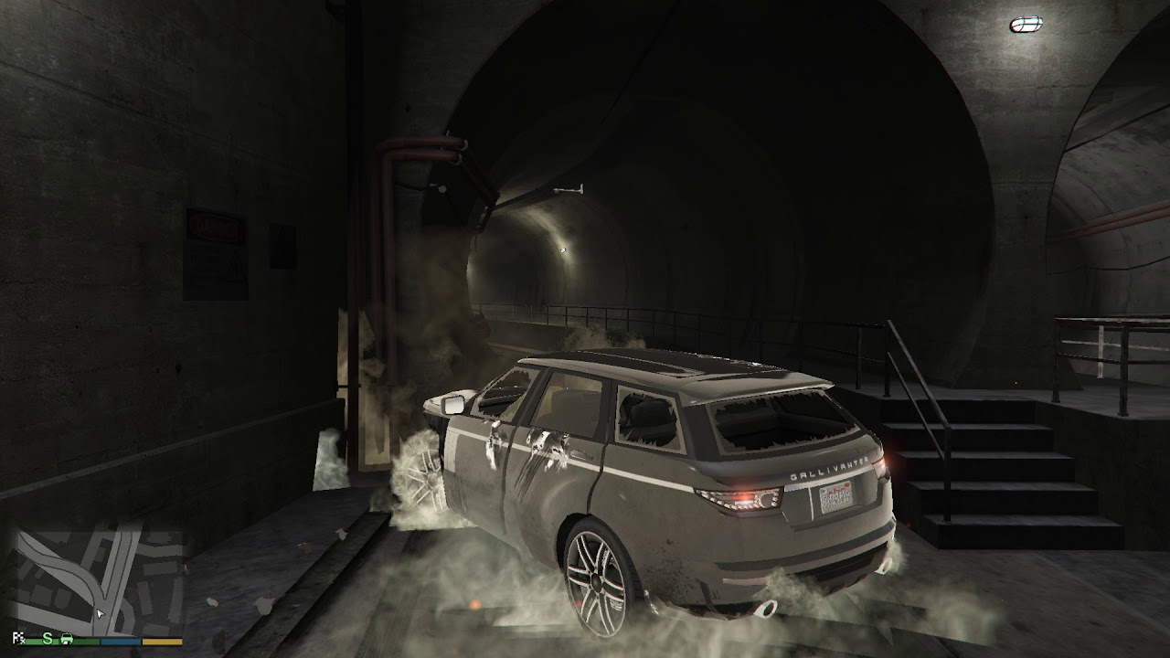 Stolen Range Rover Luxury SUV Driving Through Subway Tunnels & Crashing