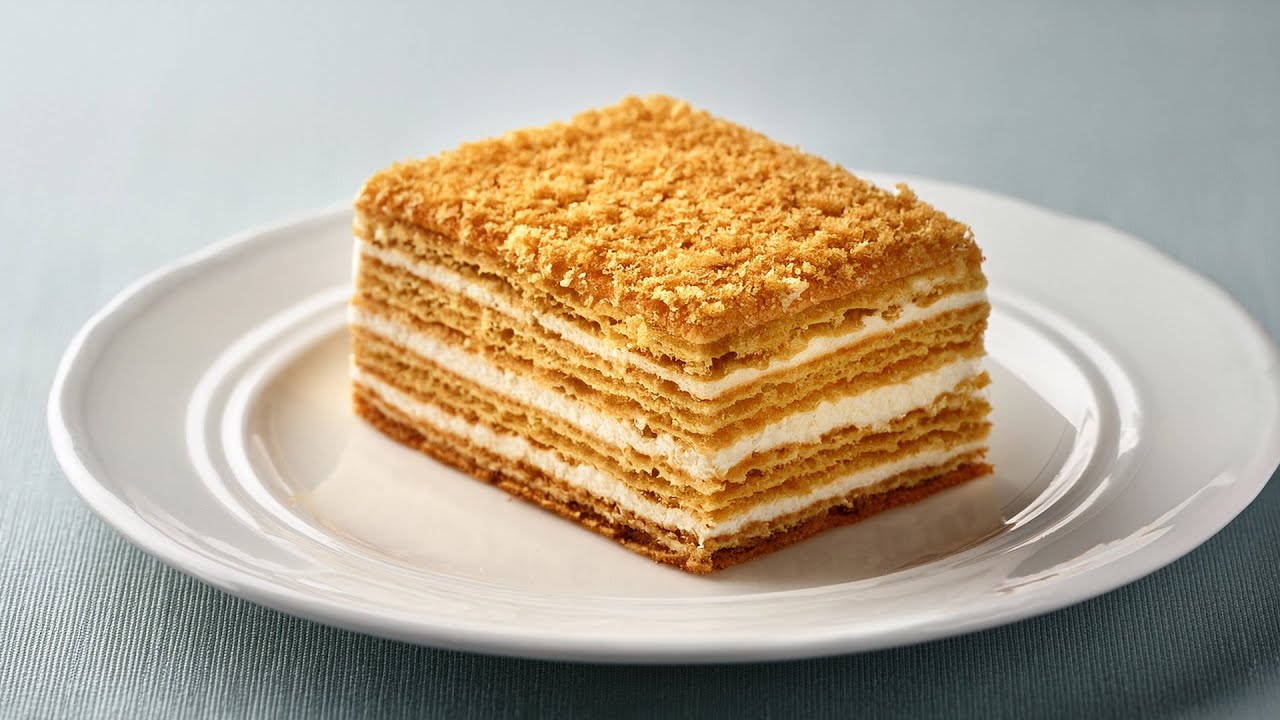 Medus kūka (biskvīts un krēms). Recepte. Soli pa solim.