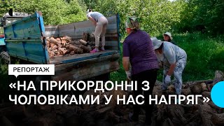 Жінки косять, копають, пиляють, вантажать: як живе прикордонне село на Чернігівщині