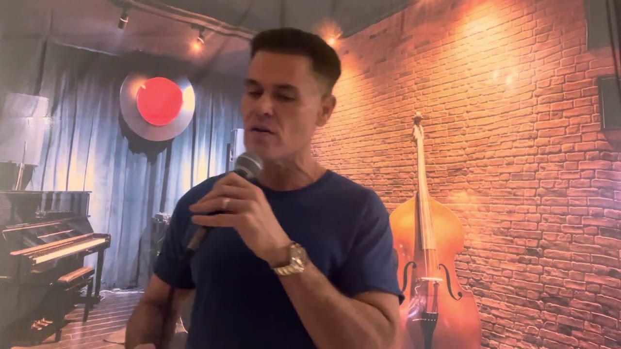 Guarda Besame Mucho - cover su YouTube Guarda Besame Mucho - cover su YouTube