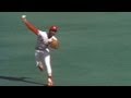 Ozzie makes an incredible diving stop, throw の動画、YouTube動画。