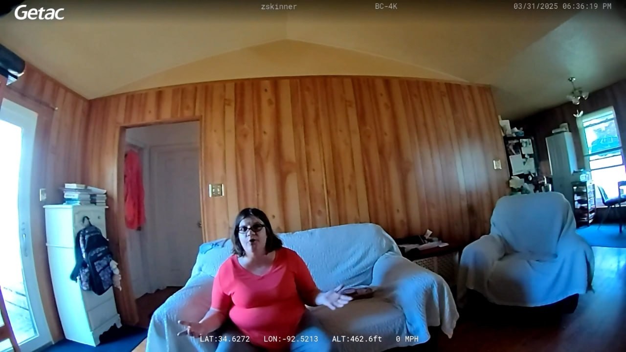 Police Rescue Mom from Her Abusive Daughter After Secretly Calls 911 ...