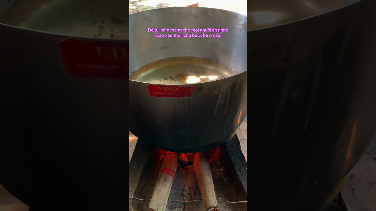 Để tui hầm măng cho mọi người ăn nhe
