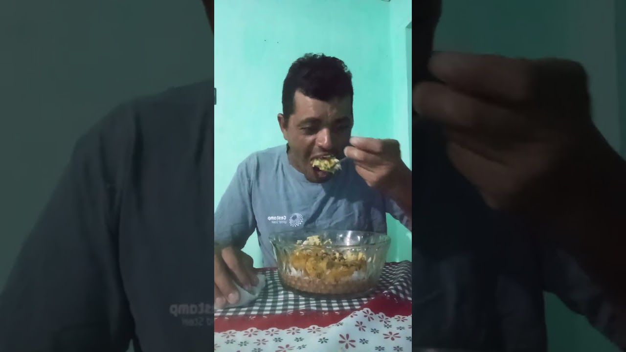 Janta do Gari galinha com pirão 