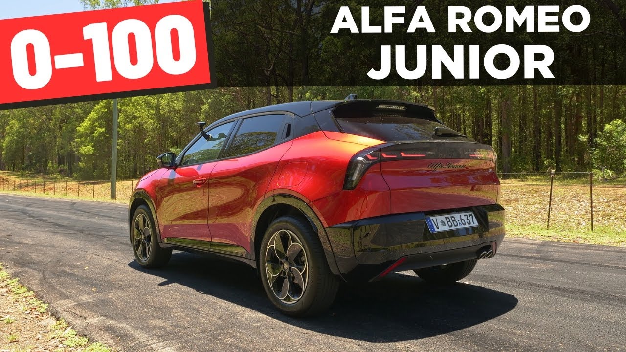 Обзор Alfa Romeo Junior Ibrida 2026 года: разгон до 100 км/ч и тест-драйв от первого лица.