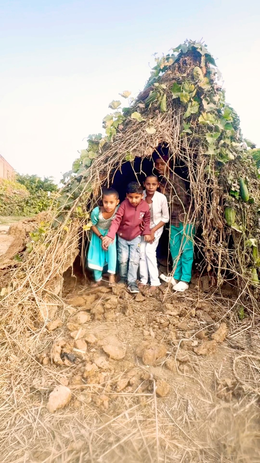 Anant  ne  khela  gaon me Hide ? and seek ?